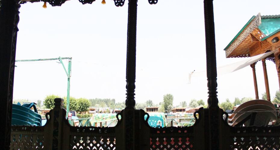 New Bombay Houseboat, Srinagar 3